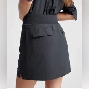 NWOT‎ Quince Performance Tech Skort Black Size Large Built-In Shorts Zip Pockets